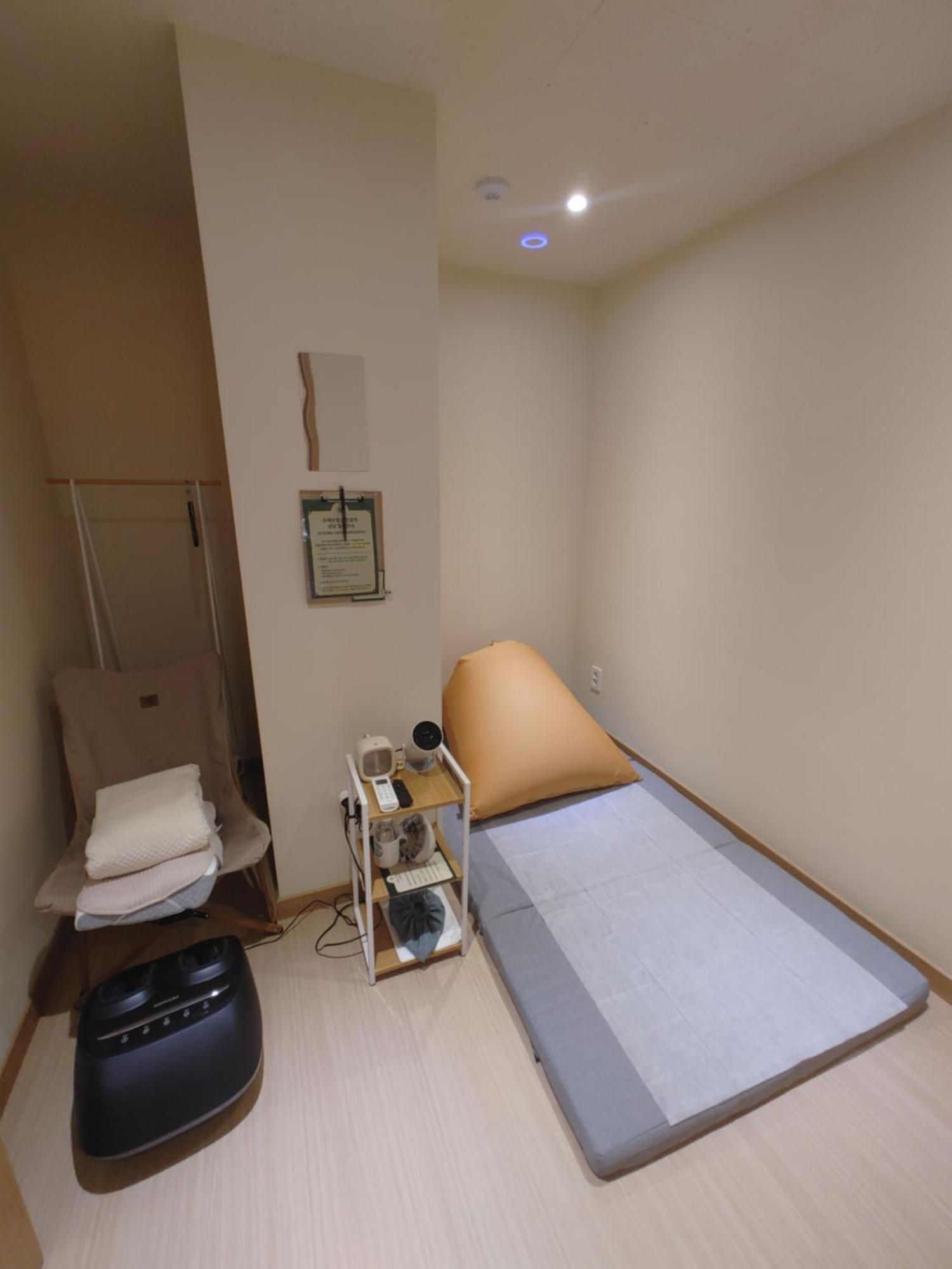 Hostel Myeongdong Zamshh - Female Only *
