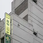 Myeongdong Hostel Zamshh - Female Only