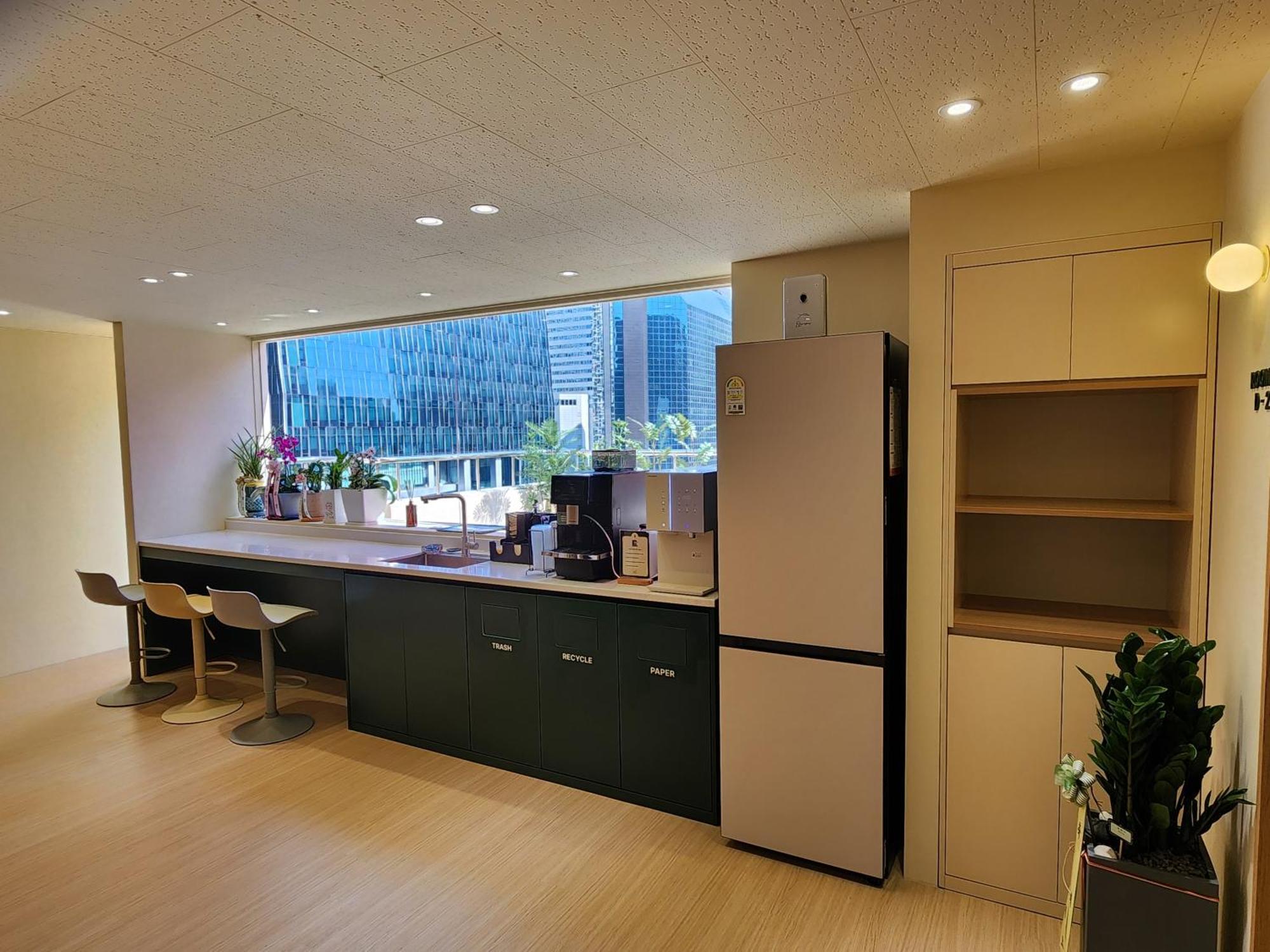 Hostel Myeongdong Zamshh - Female Only *